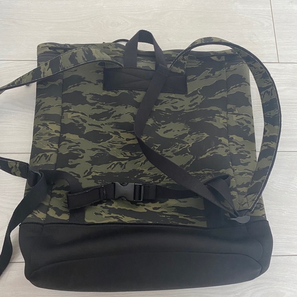 The Upside Backpack - Picture 5 of 9